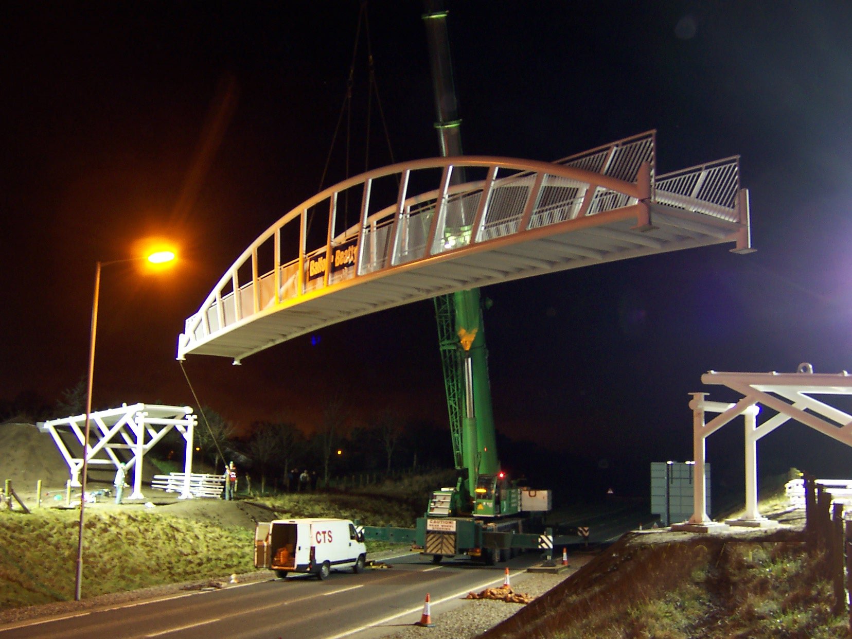 https://www.ctsbridges.co.uk/upload_files/2377 Balfour Beatty, Suenos cycle Bridge.JPG